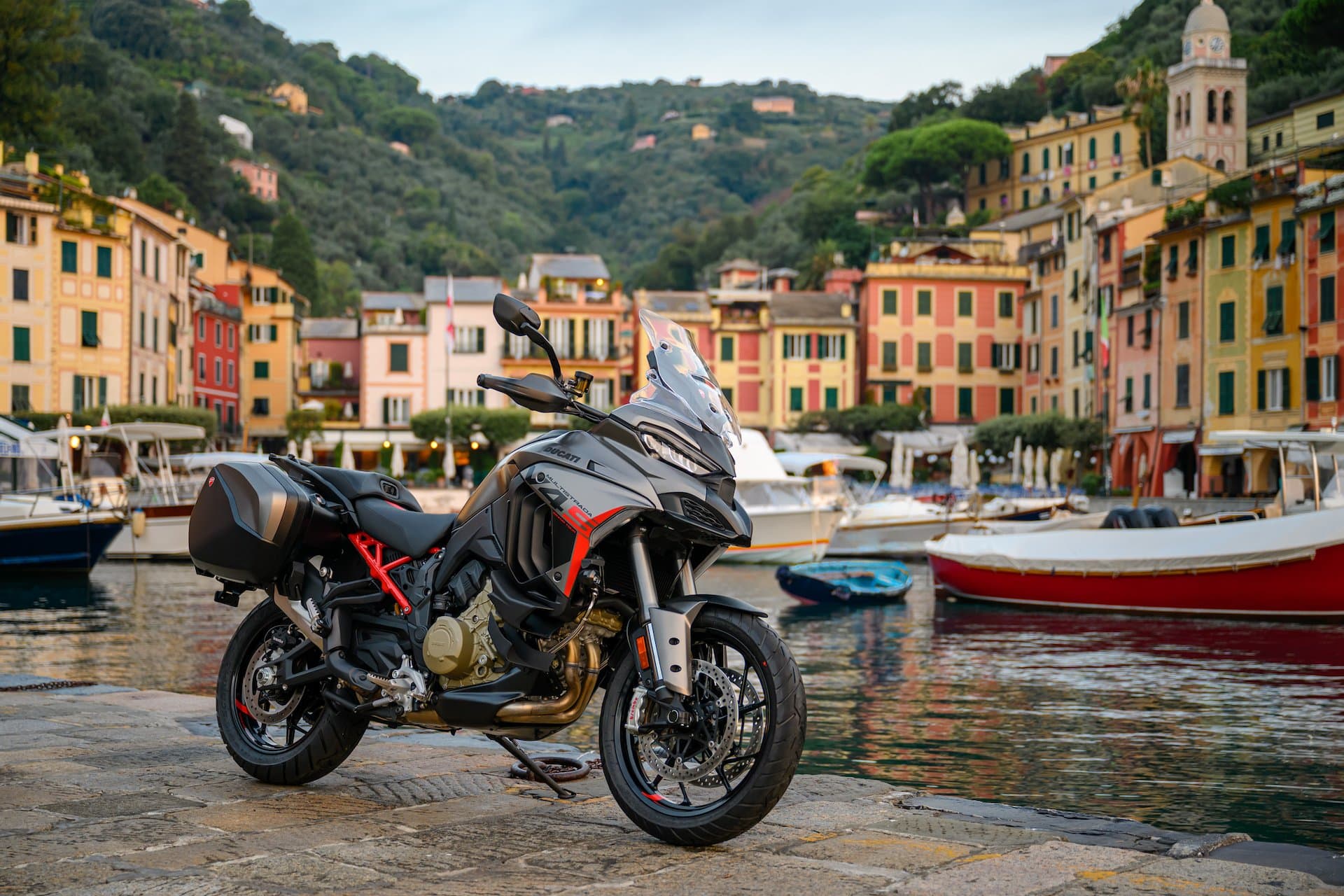 ducati-multistrada-v4-s-grand-tour